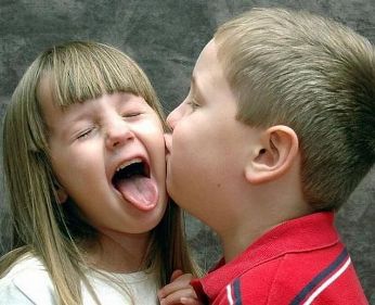 Как поцеловать в первый раз девушку в губы